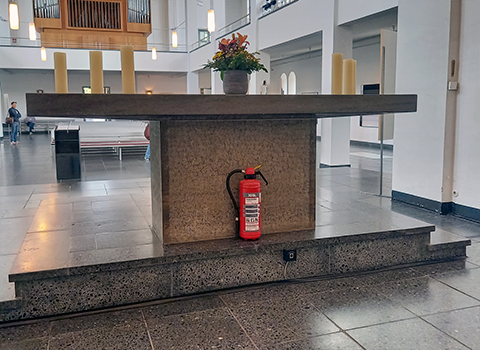 Feuerl&ouml;scher in der Kirche St. Matth&auml;us, fotografiert im September 2026