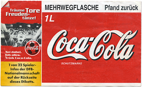 Sichtbare Seite von: Coca Cola Sammel-Flaschenetiket mit DFB Fußballspielern – 1 von 22 Spieler-Infos der DFB Nationalmanschaft