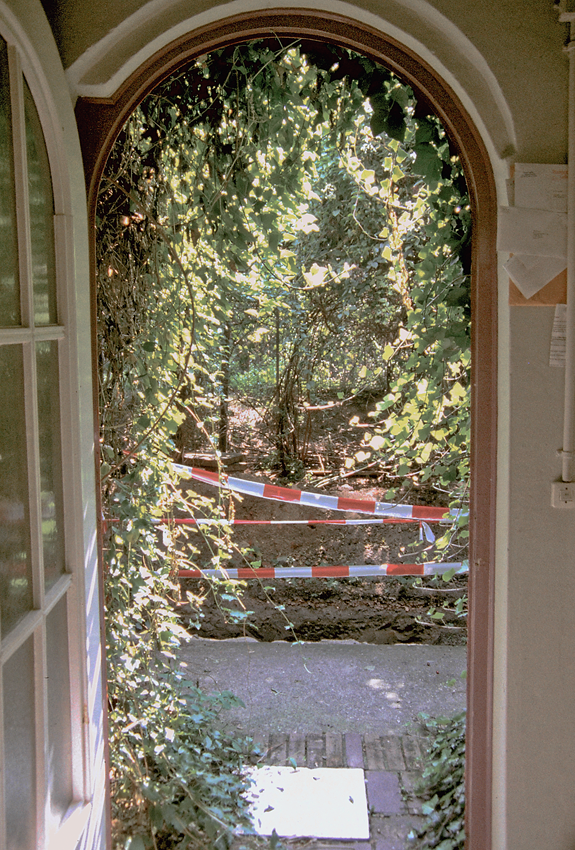 Hannes Kater: Ansicht Villa Minimo  Blick auf das ersetzte Fussabstreifgitter