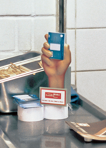 Hannes Kater: Werbung für den Zeichnungsgenerator mit einer Winkehand. Foto: Hannes Kater, 1997